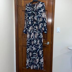 (BRAND NEW) Navy blue feather printed low cut long sleeve dress with slit on leg